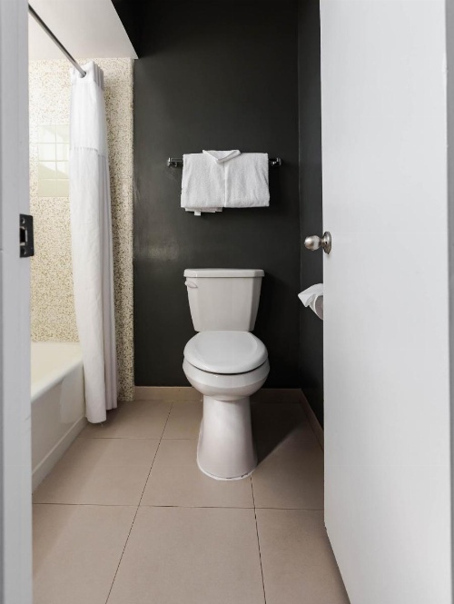 Vagabond Inn Oxnard image 13