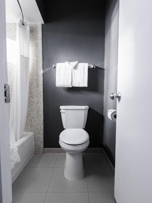 Vagabond Inn Oxnard image 7